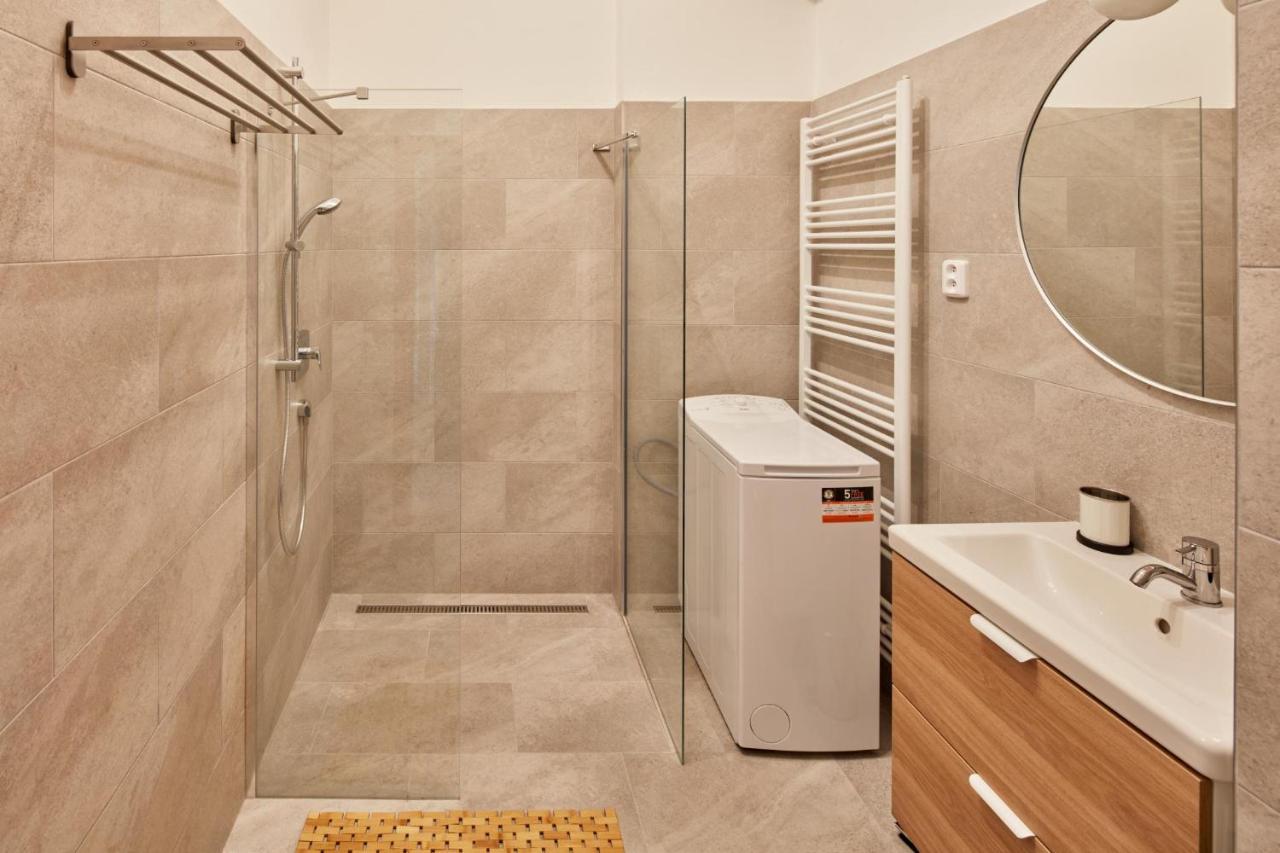 Prague Days - Spacious 3Bdr Apartment - Trendy Neighbourhood エクステリア 写真